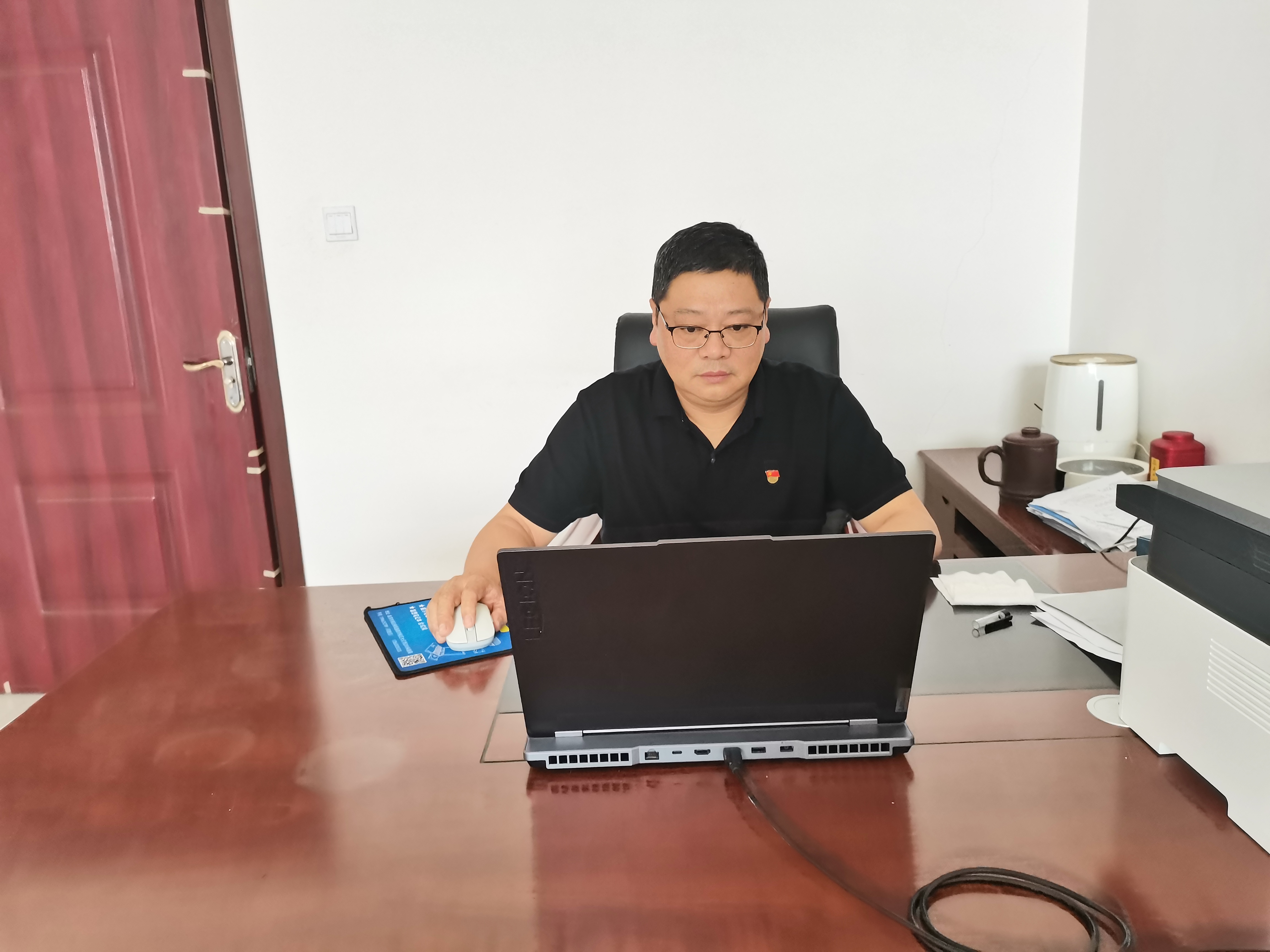 “创业先锋”何伟：  驻足岗位，，，，，忠于职守，，，，，逆流而上_钱柜qg777