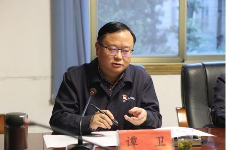 钱柜qg777党委书记、董事长、总司理谭卫同志一行莅临贵阳险峰机床有限责任公司调研指导上市事情_钱柜qg777
